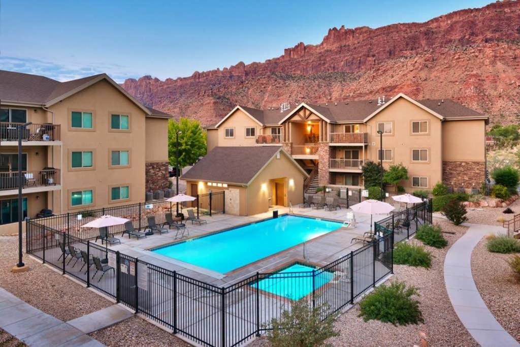 6H Spacious Redcliff Condo, Pool & Hot Tub Моаб Экстерьер фото